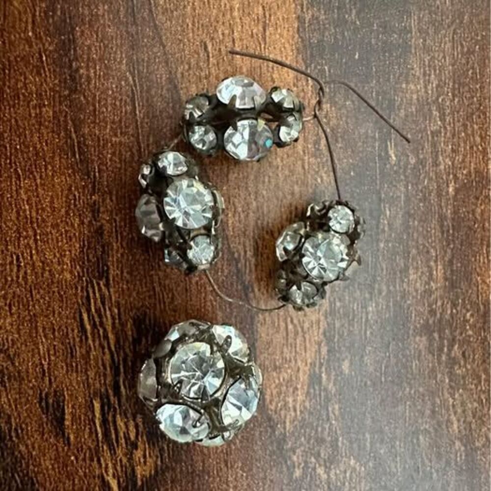 beautiful and unique vintage rhinestone beads